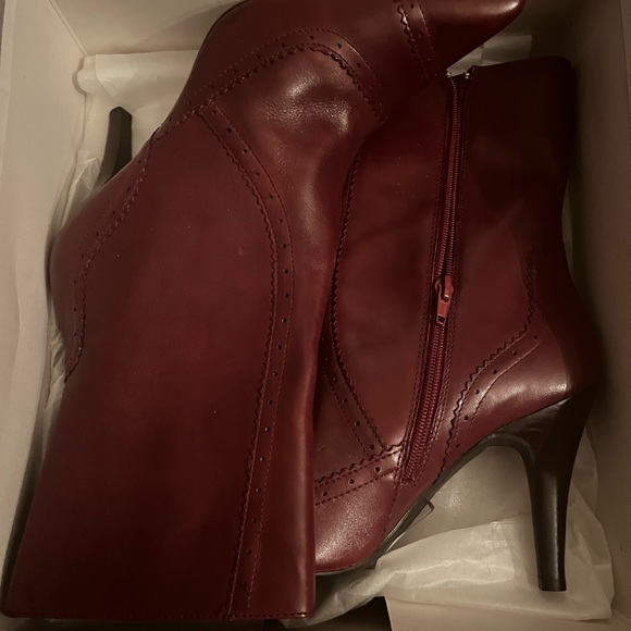 Wine leather 9 west boots never worn size 10 - Picture 2 of 5